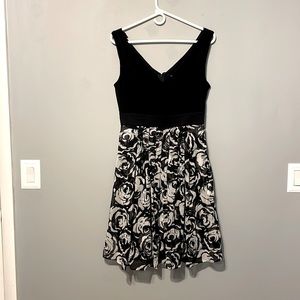 This is one of my favorite dresses! It just doesn’t git anymore.